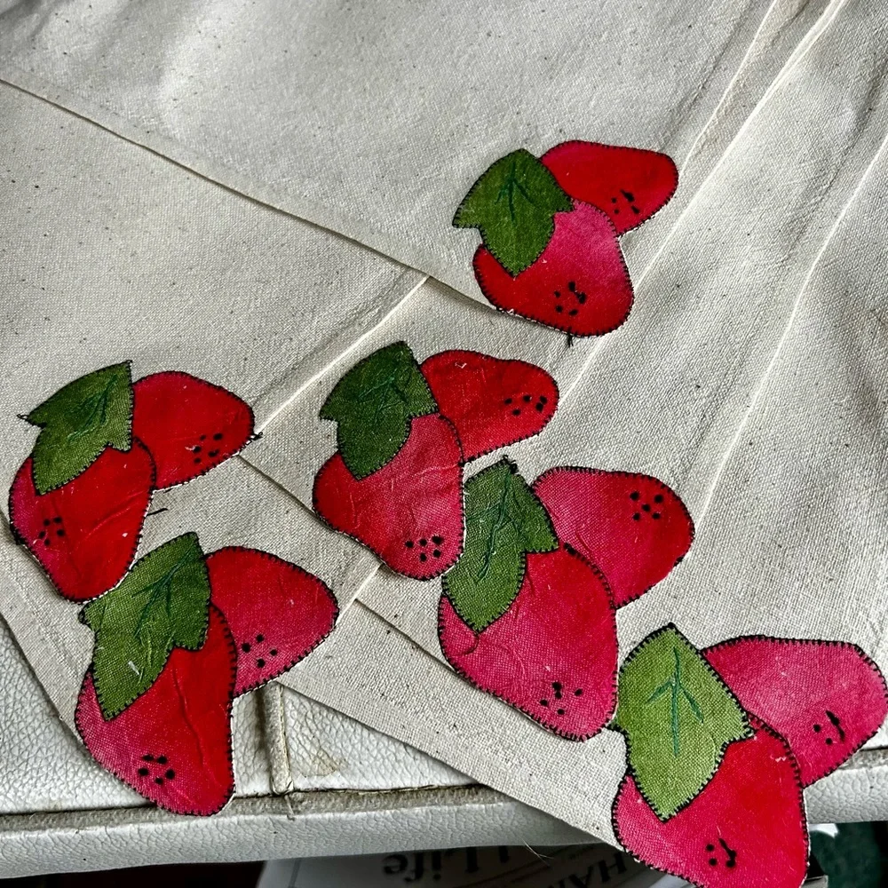 Strawberry Placemats set of 6 vintage square good condition